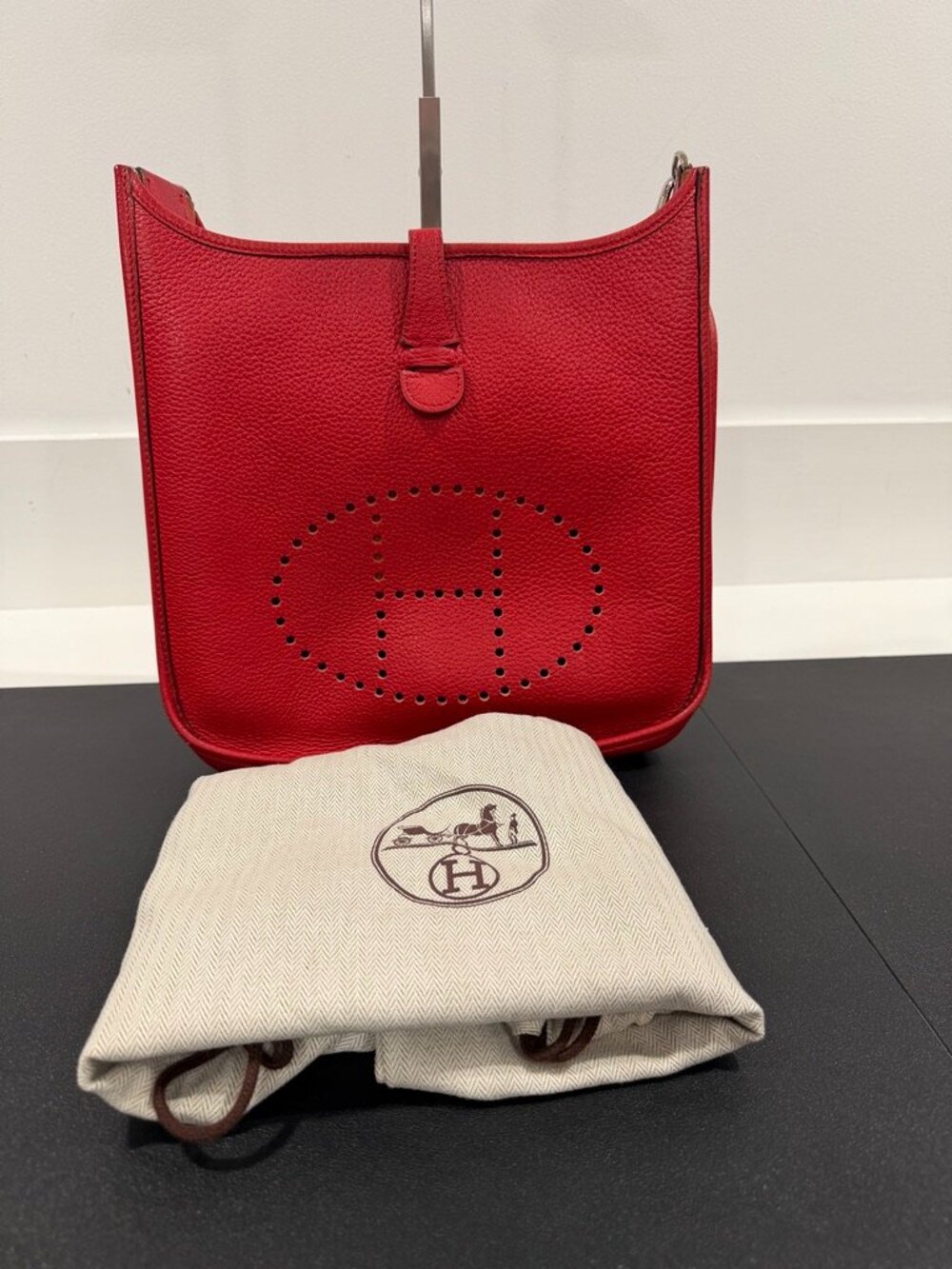 Hermès Evelyne Red Leather Crossbody/Shoulder Bag Palladium Hardware (JB1527)